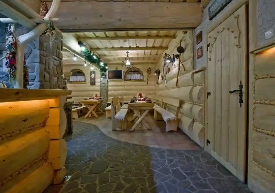 Hotel Toporów Premium - atmosférický interiér 6